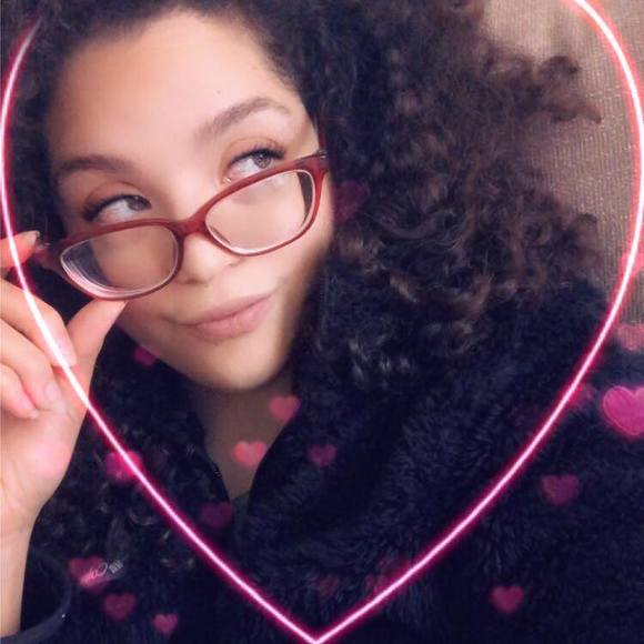 Poshmark profile picture for @vulture